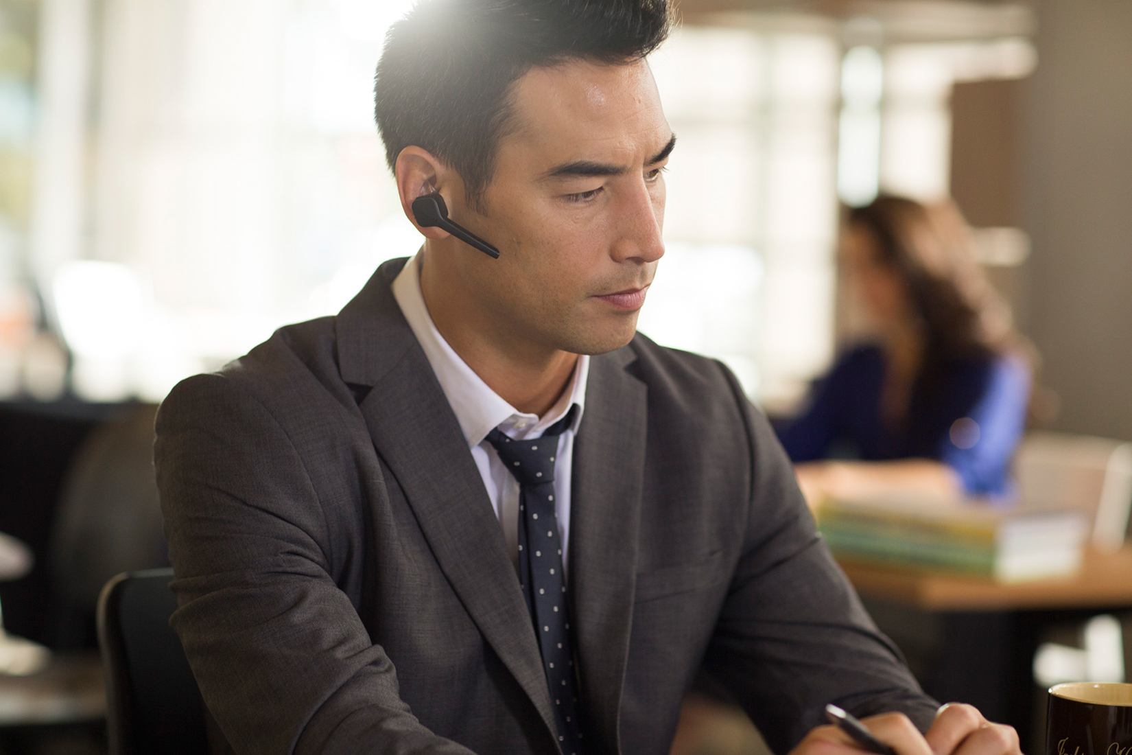 Plantronics_VoyagerEdge_Male_Office_Working-500